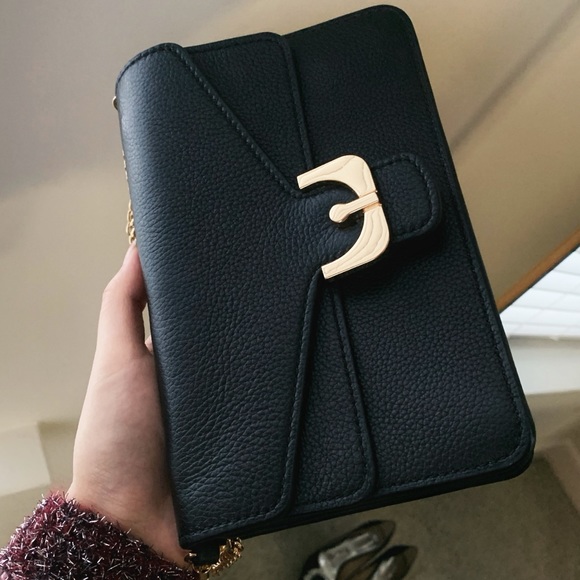 coccinelle Handbags - 🍉Coccinelle Bag Ambrine Crossbody/Shoulder Bag Black/Gold Leather